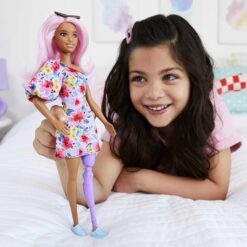 Barbie Dolls HBV21 with girls